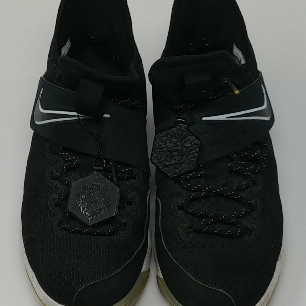Lebron James Soldier 13 Nike Youth size 5.5
